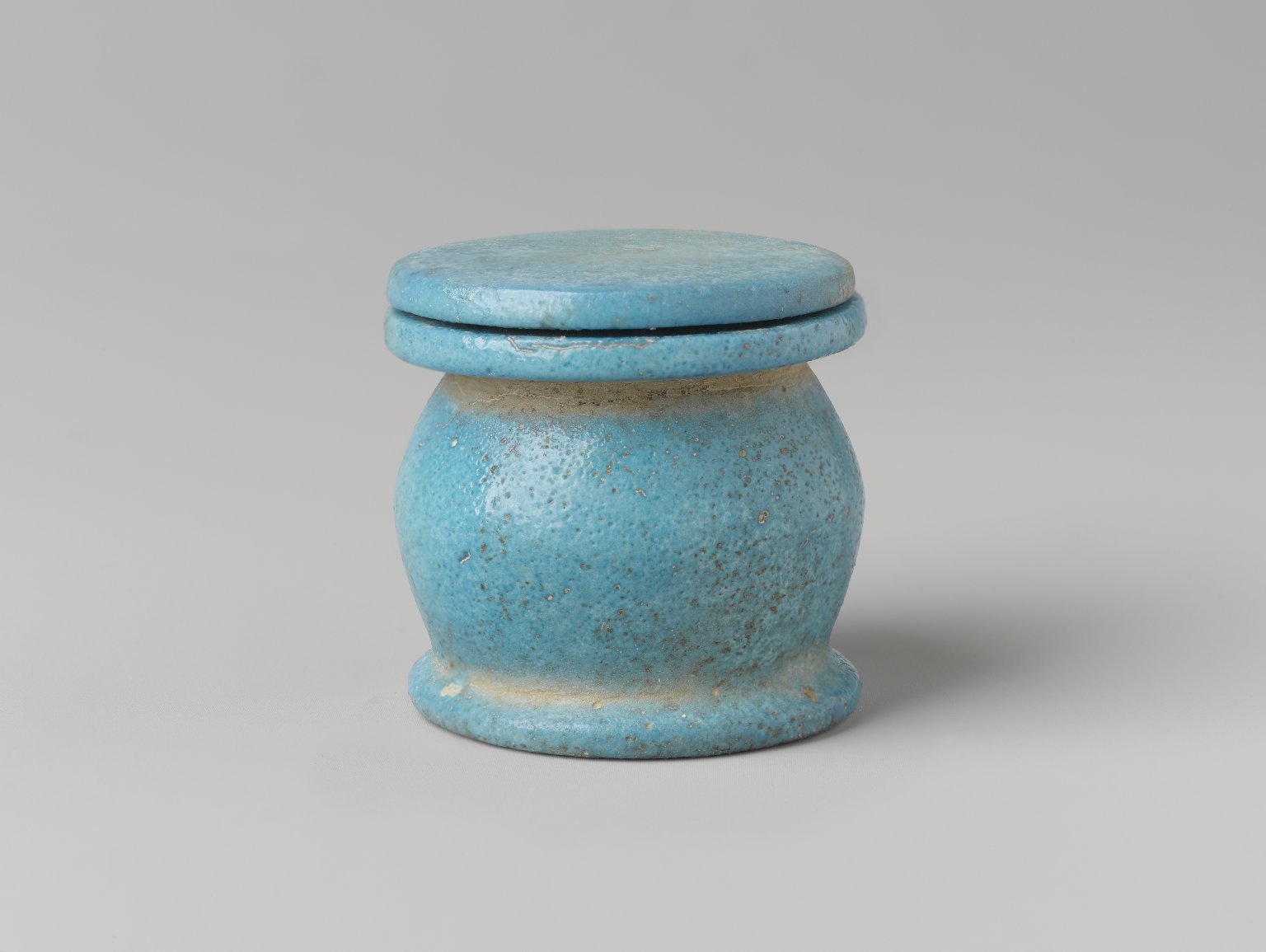 Undecorated Kohl Jar with Lid
