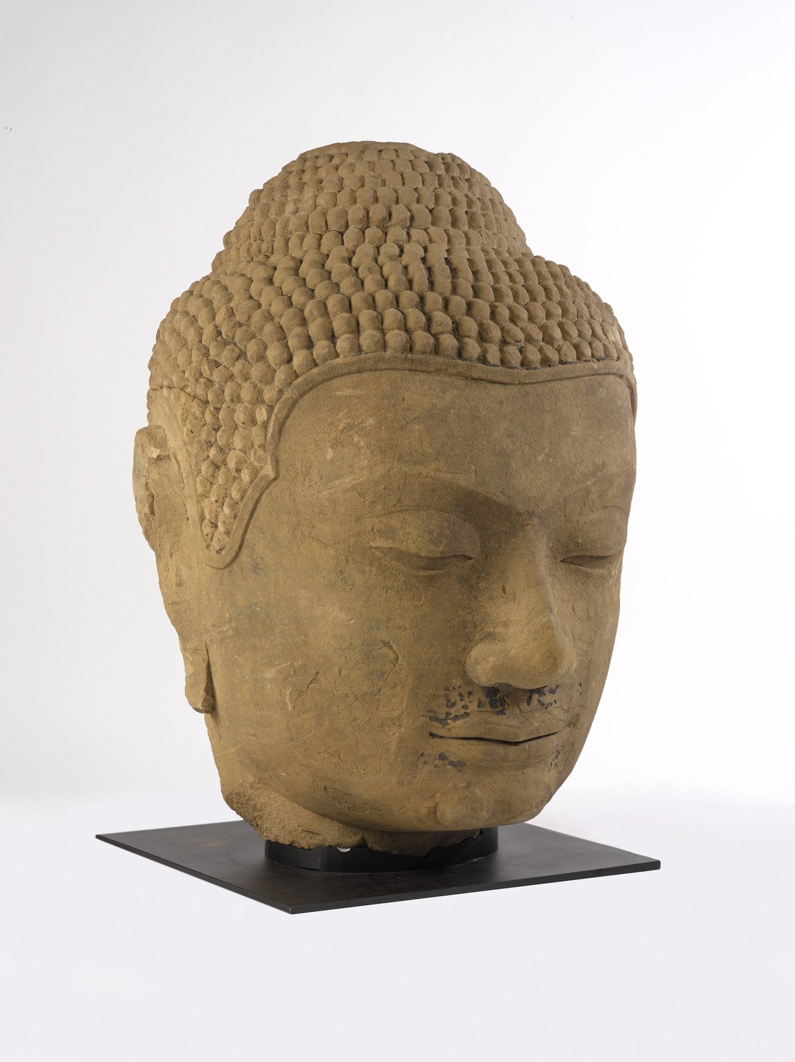 仏陀　仏頭　Buddha Head タイ　石仏 Head of a Buddha · Brooklyn Museum