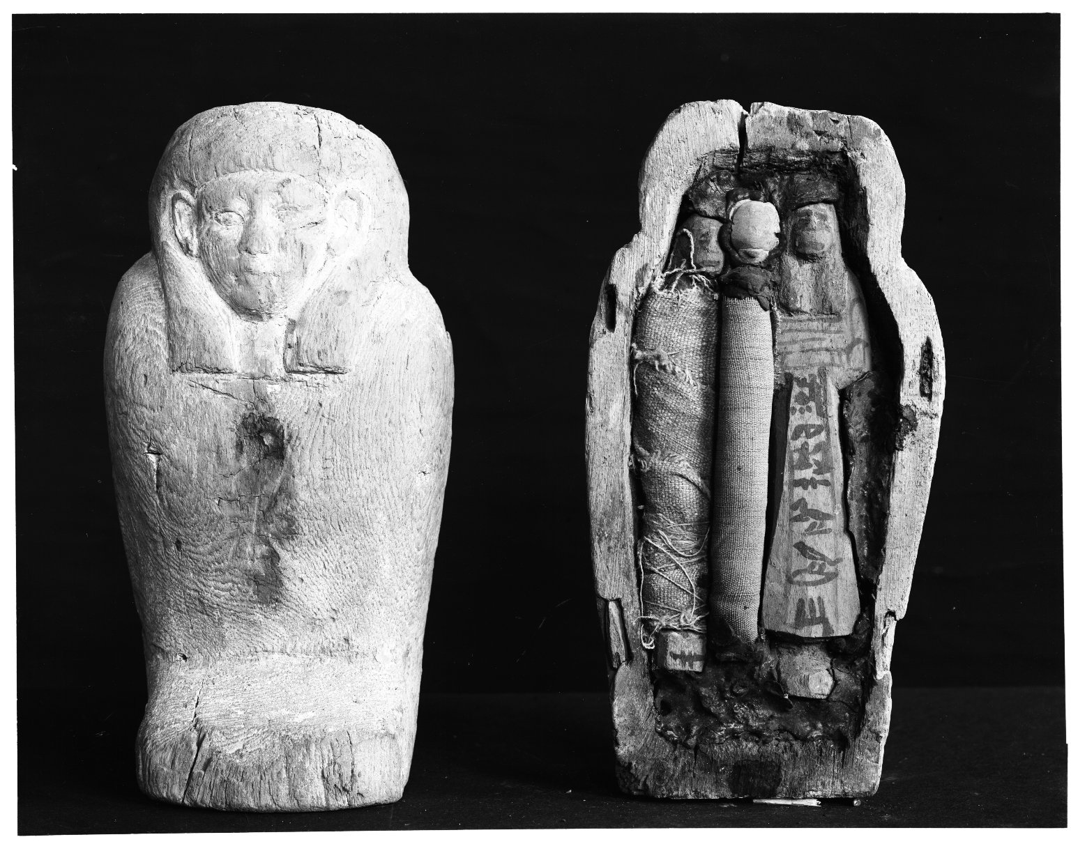 Small Model of a Coffin with Two Ushabti of Seba