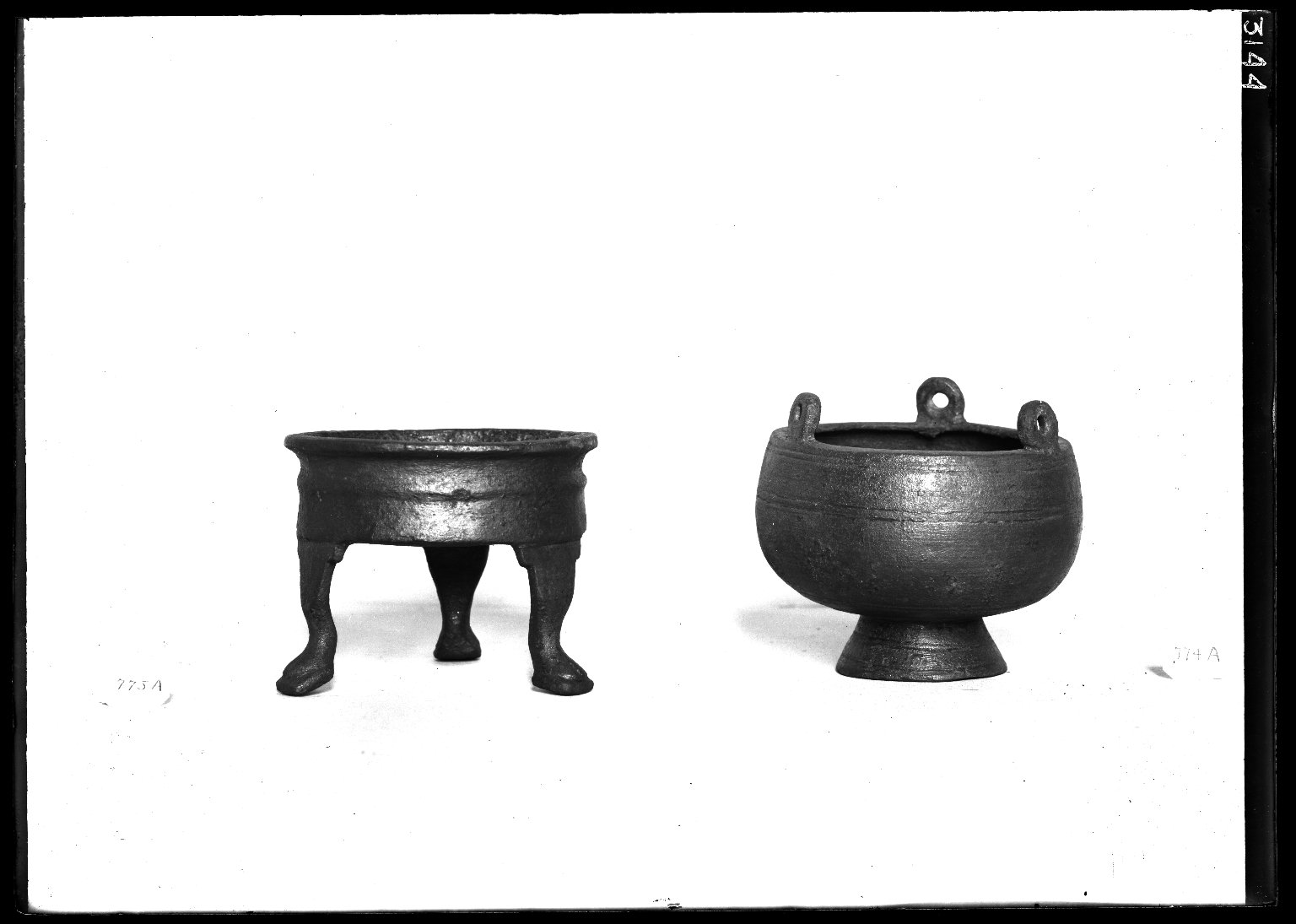 Small Tripod Dish