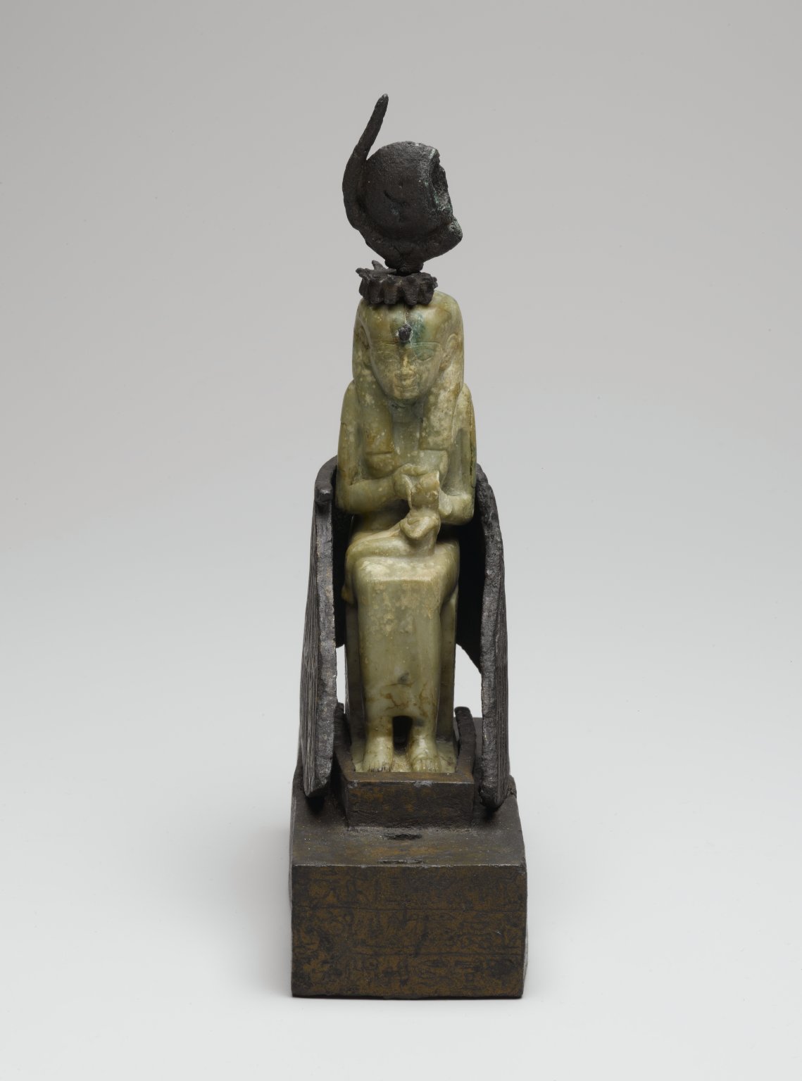 Isis Nursing Horus