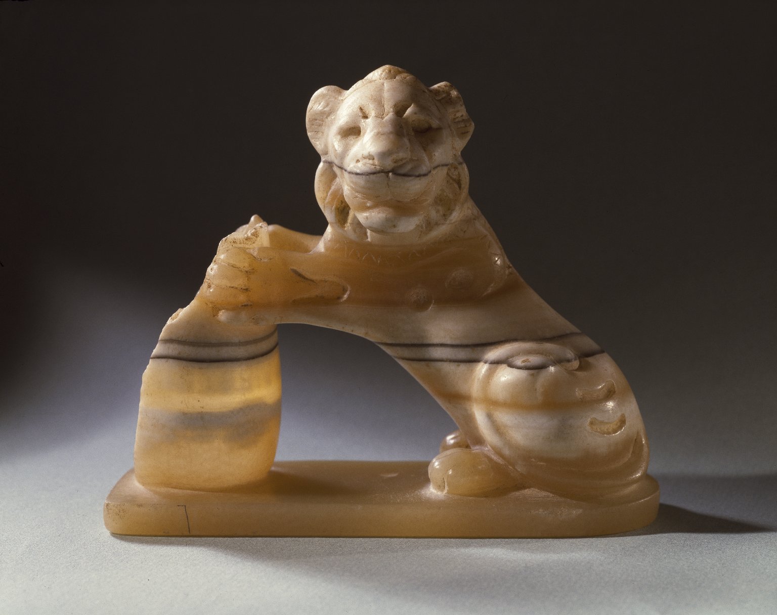 Lion Holding Vessel