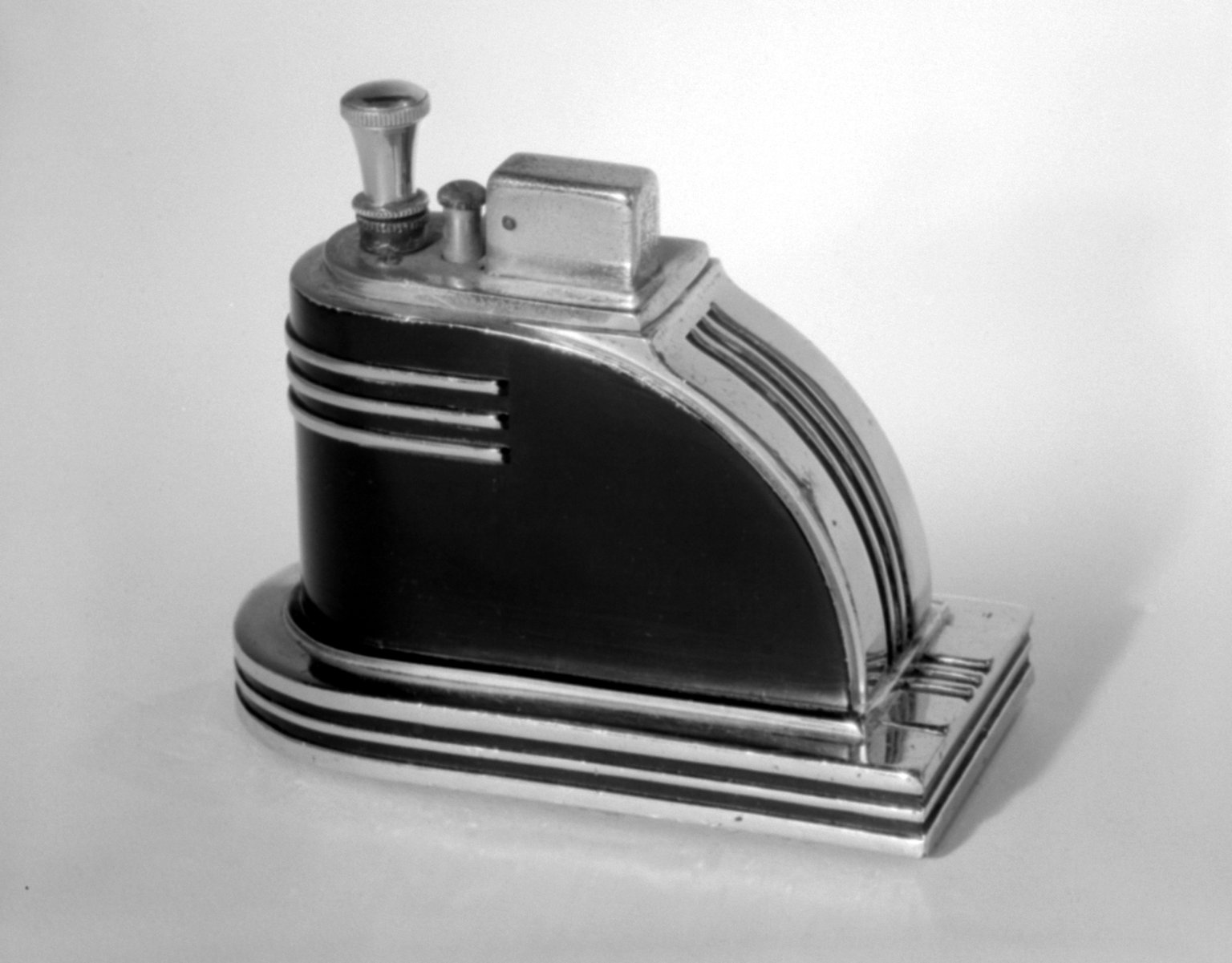 84.276_bw.jpg?aspect_ratio=2:1