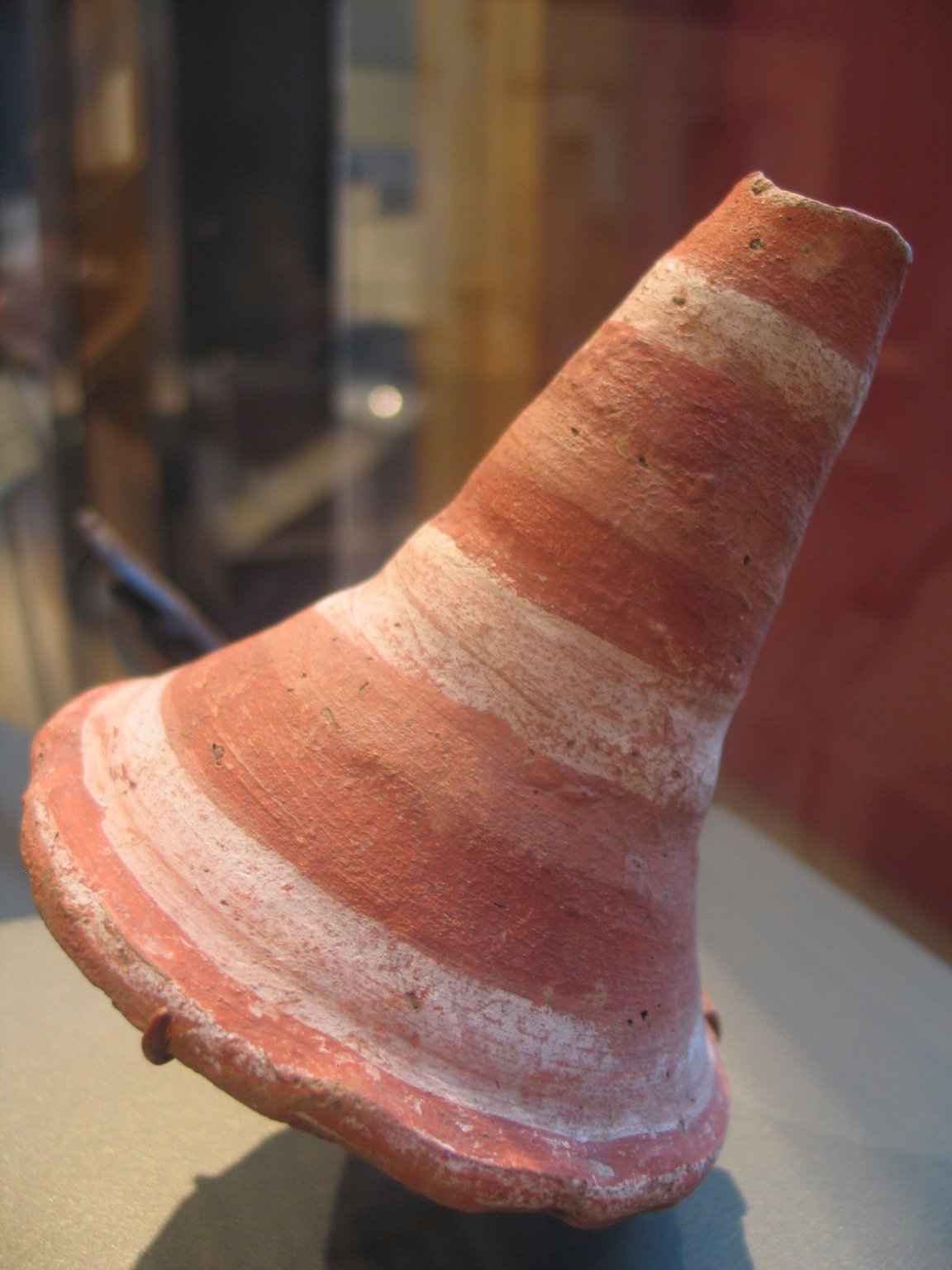 Funnel-Shaped Lid