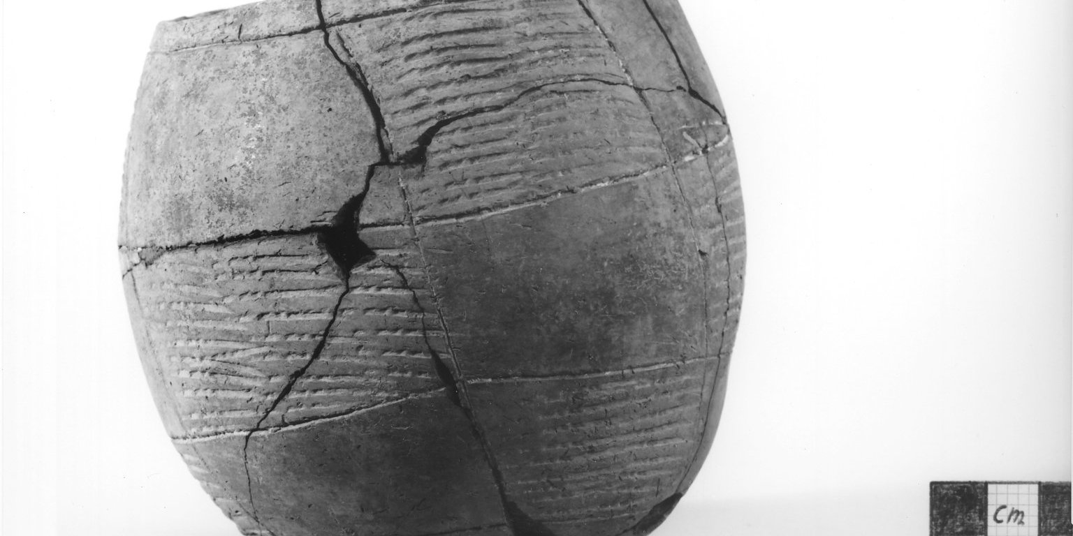 Red Clay Urn Decorated With A Checker Pattern Brooklyn Museum red-clay-urn-decorated-with-a-checker-pattern-brooklyn-museum