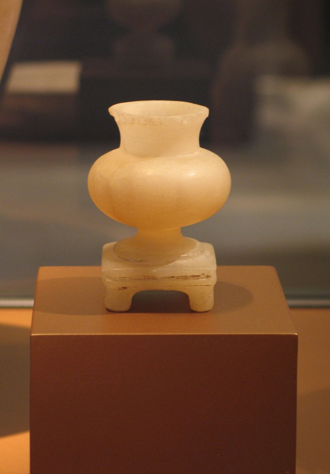 Kohl Pot on Base