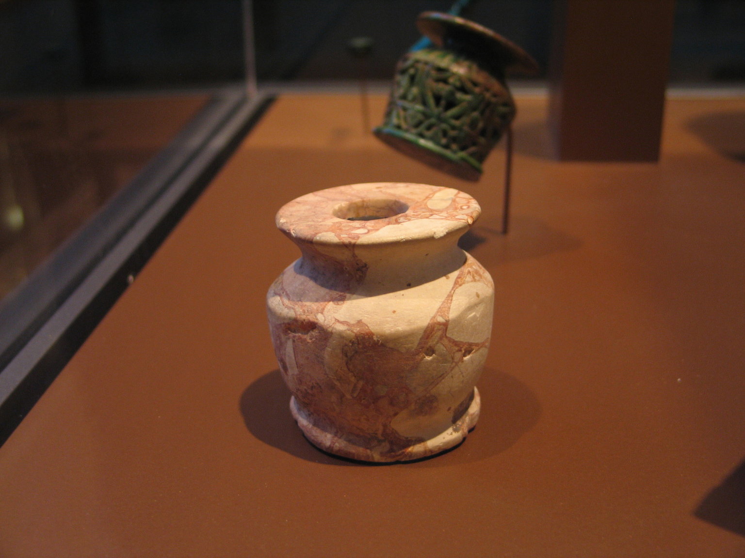 Breccia Kohl Pot