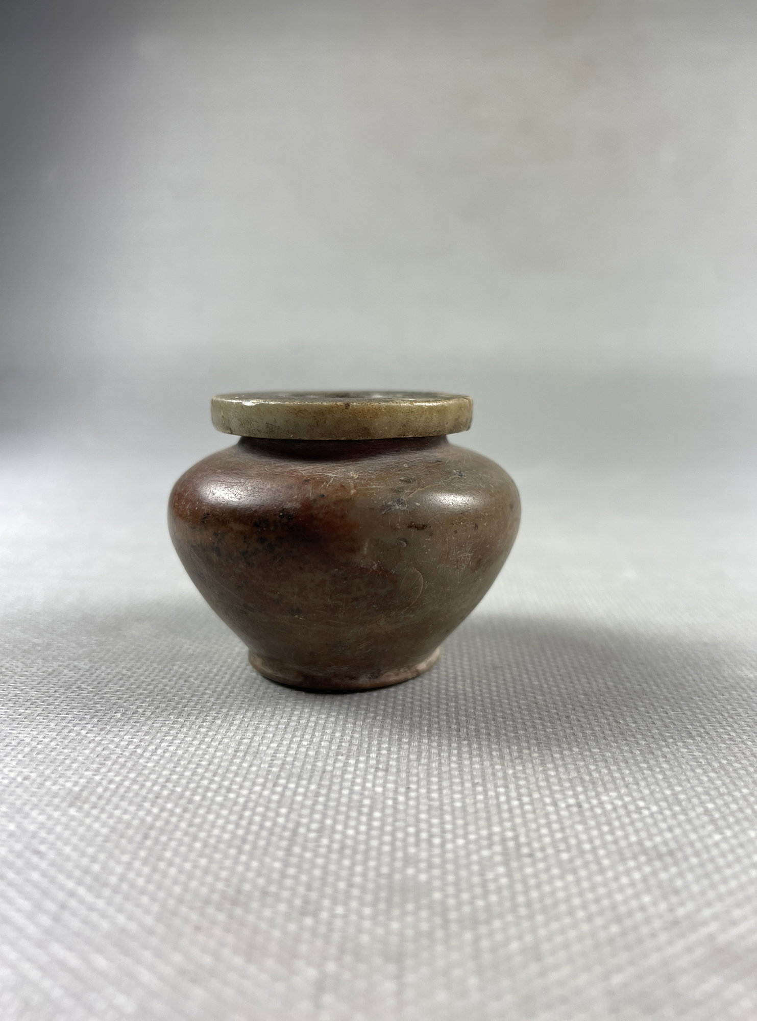 Kohl Jar with Lid and Ring Base