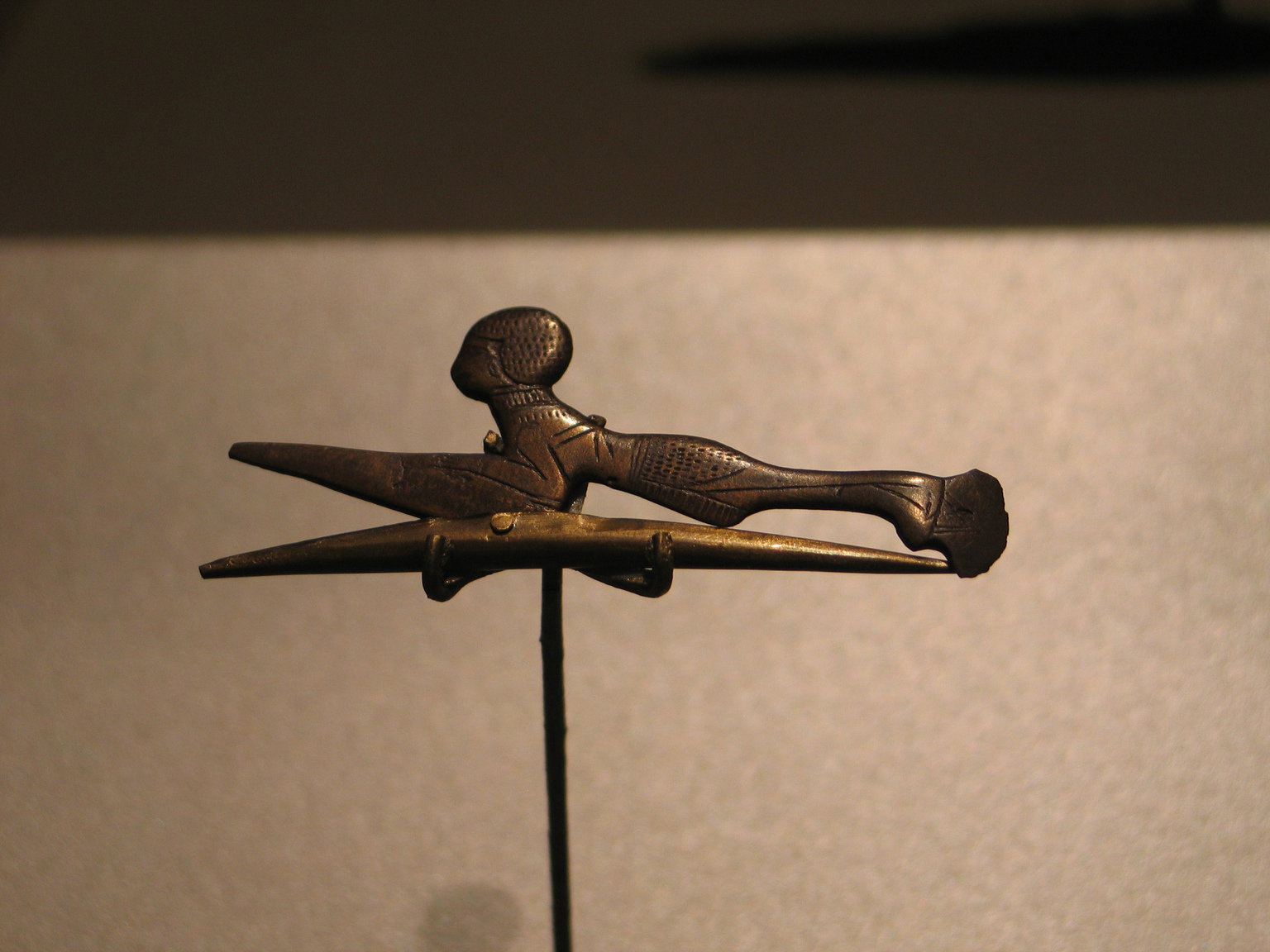 Hair Curler in the Form of  a Woman