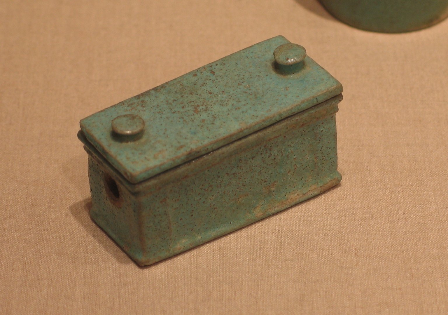 Model of a Toilet Box with Cover