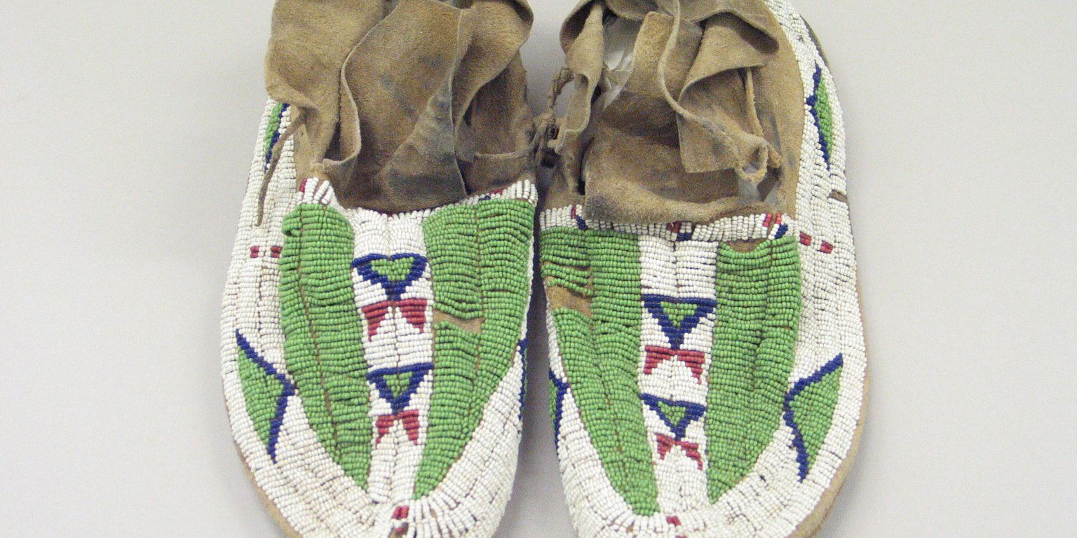 Man s Pair Of Moccasins Brooklyn Museum man-s-pair-of-moccasins-brooklyn-museum